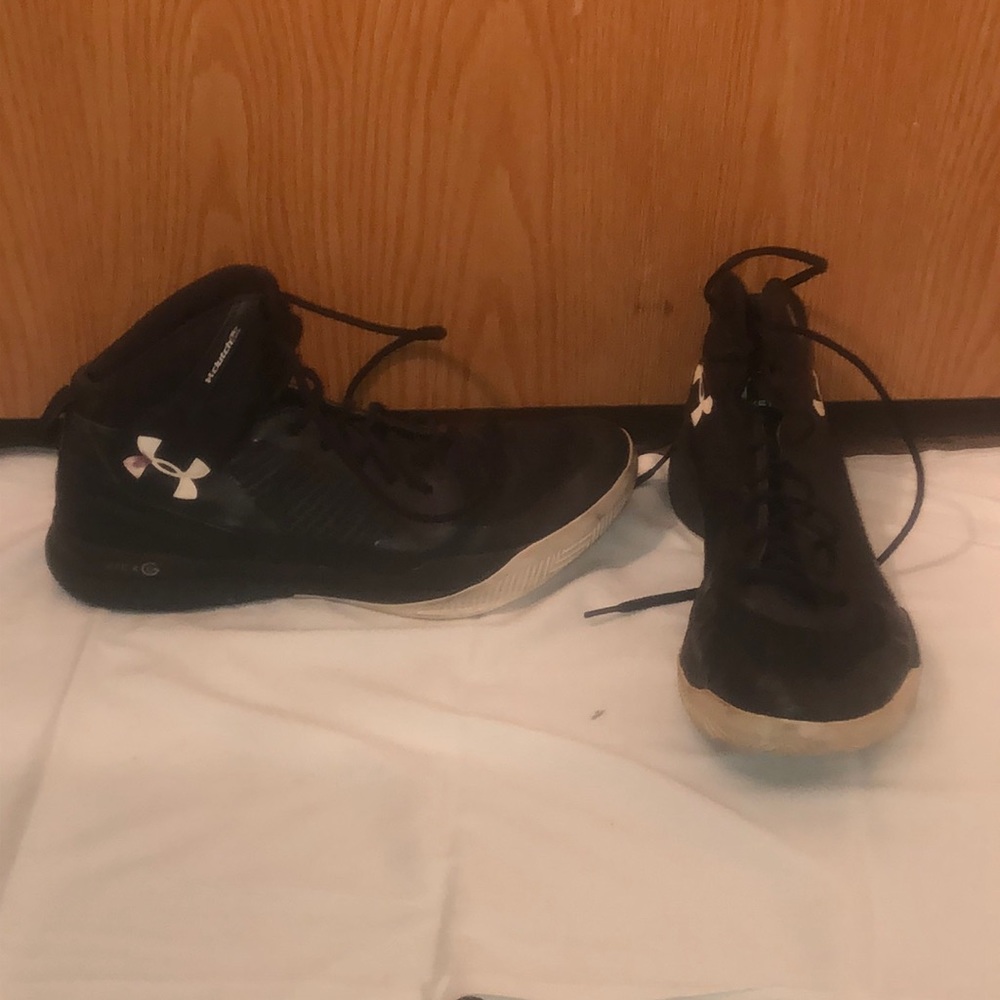 Basketball shoes